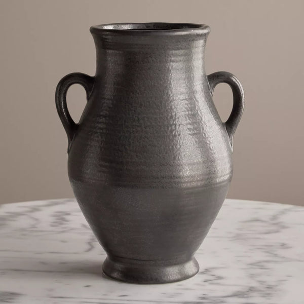 black vase 09